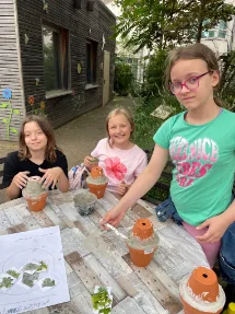 Bepflanzung und Bewässerung der Kräuterspirale