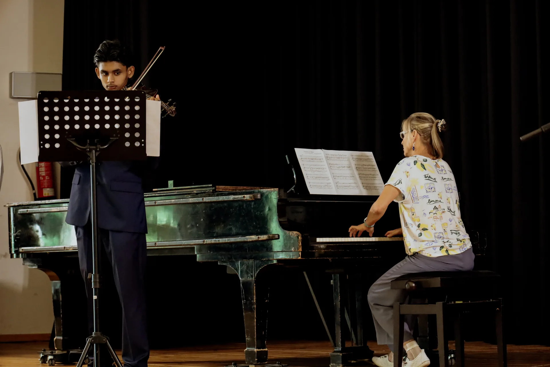 Auftritt Shivam & Frau Lingemann_.jpg